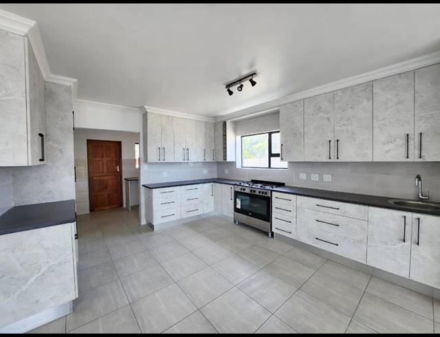 5 BEDROOM HOUSE FOR SALE IN WAVECREST